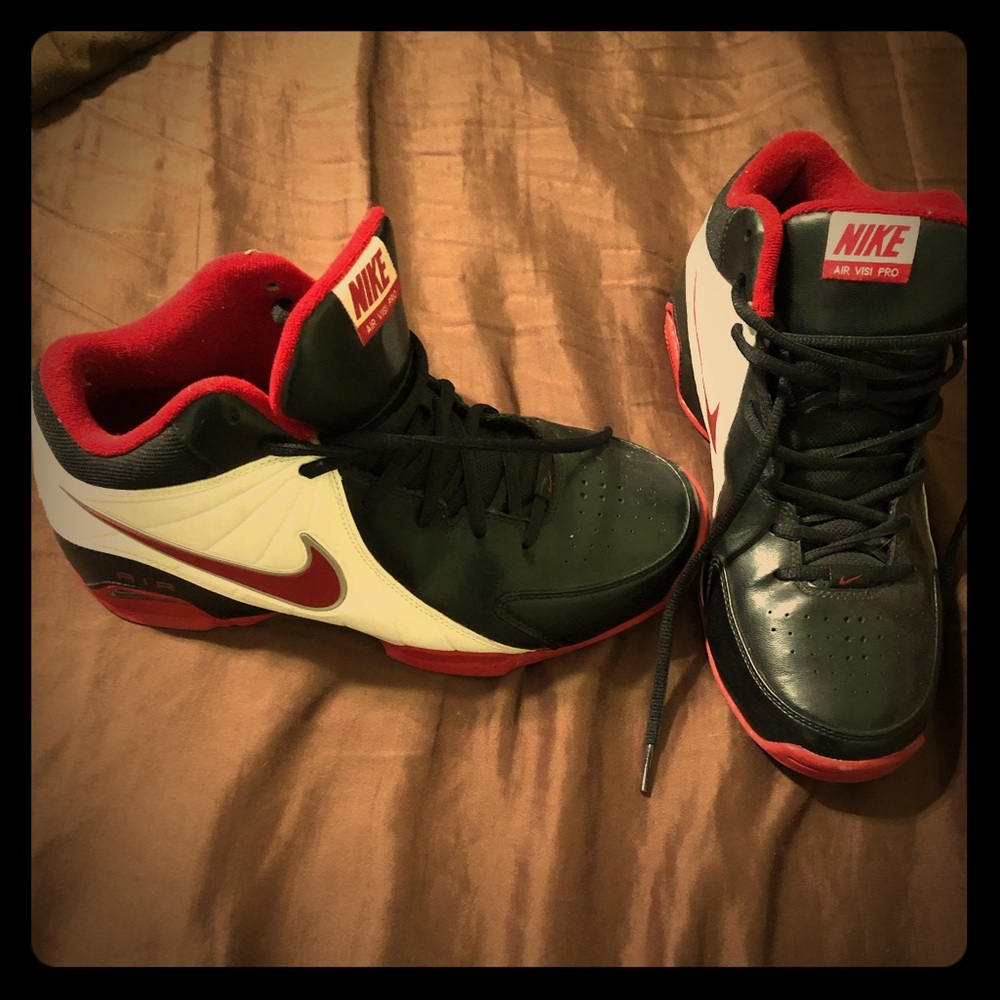 NIKE AIR VISI PRO Men’s Basketball Shoe - Size 7